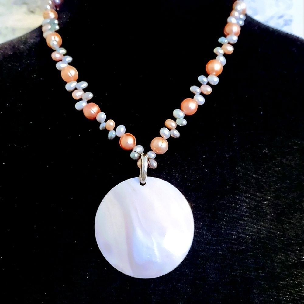 CULTURED PEARL NECKLACE WITH REMOVABLE MOTHER OF PEARL PENDANT